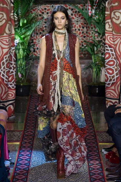 Look 9